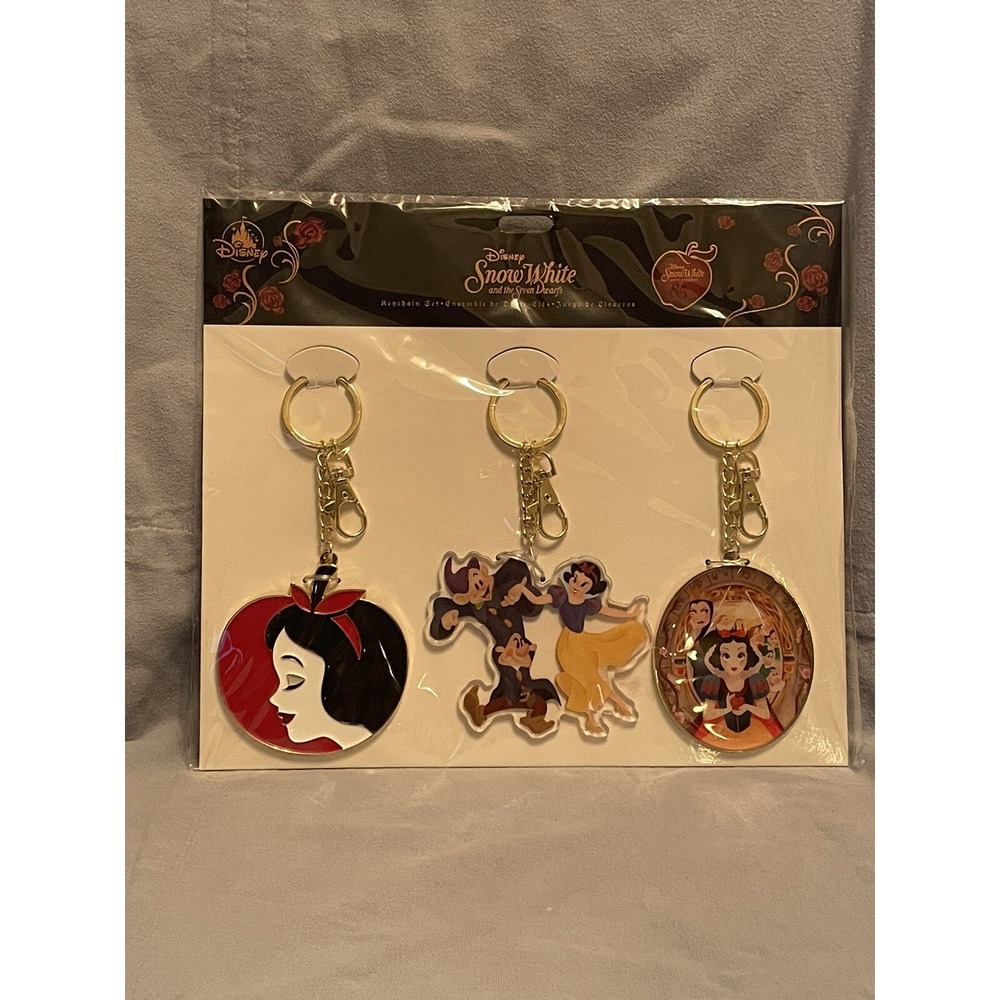 NEW Walt Disney Parks Snow White & The‎ Seven Dwarfs 85th Keychain Set Bag Tag
